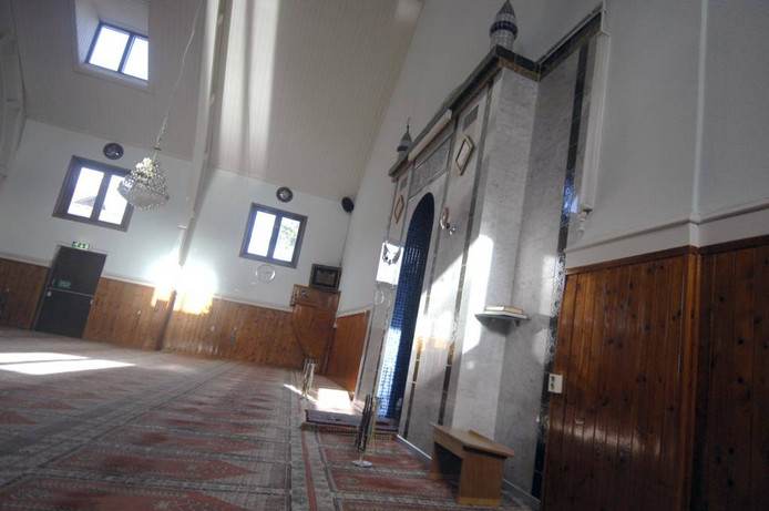 Atjehstraat de gebedszaal in de Selimiye moskee, een voormalige kerk van de Apostolische gemeente.jpg