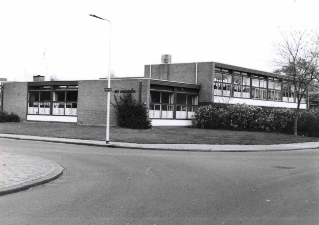 De Posten Nr. 147, Openbare Lagere School Het Lorenborch 1985.jpg