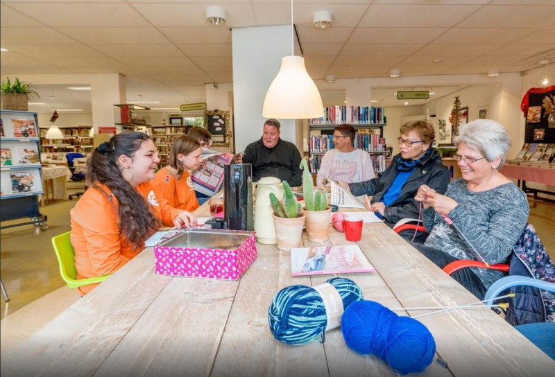 Twekkelerveld plaatst 'Huiskamer van de wijk' in bibliotheek.JPG