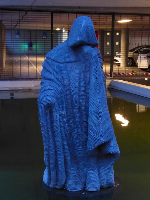 Brandweerstraat standbeeld Mystery Monk..jpg