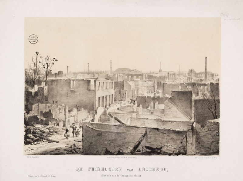 Gezicht op het centrum van Enschede na de grote brand van 7 mei 1862; Getint; Steendrukkerij: C.P.Groebel te Arnhem