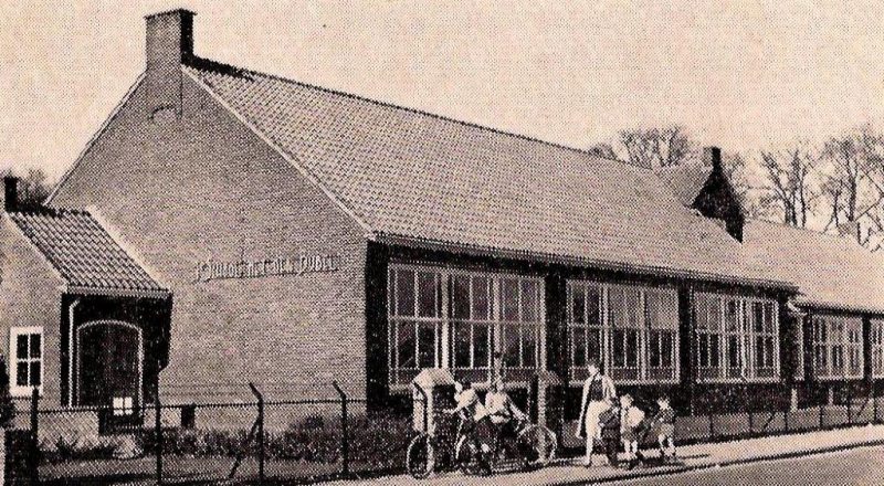 Tegelerweg school met de bijbel.jpg