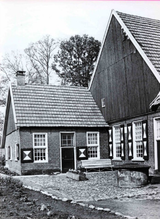 Bruninkslaan 1965 Hof Groot Brunink, boerderij - bovenkamer - huisje.jpg