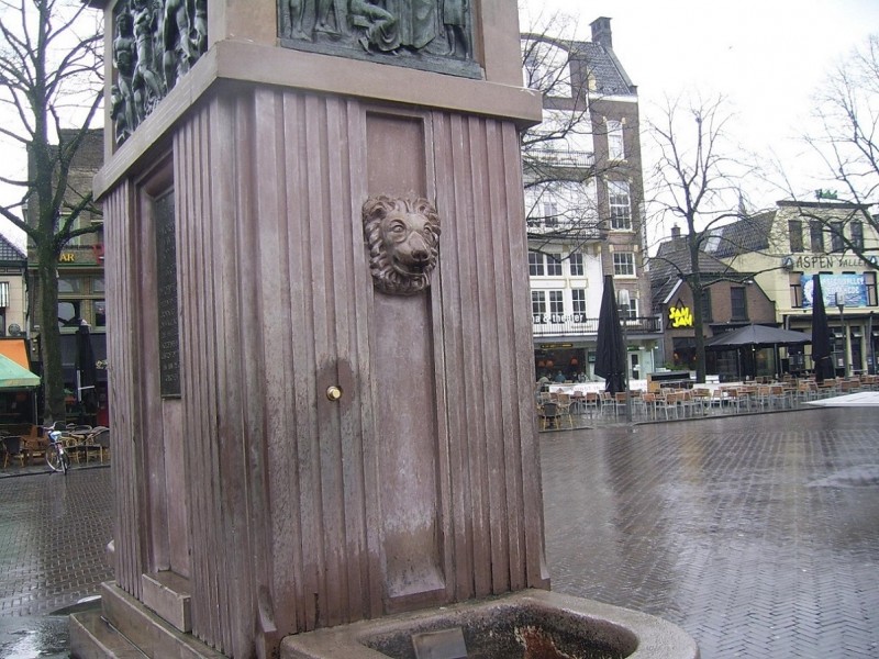 Oude Markt brandmonument 013.JPG