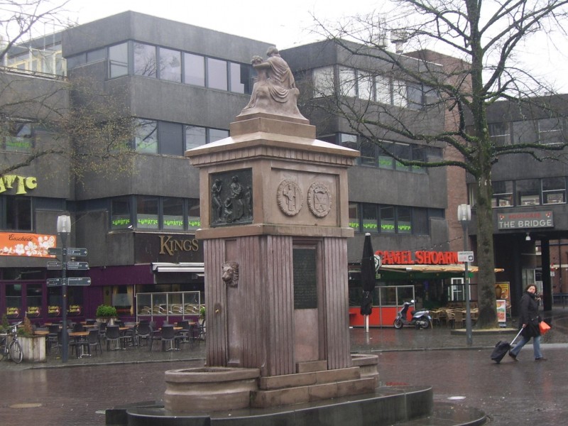 Oude Markt brandmonument 019.JPG