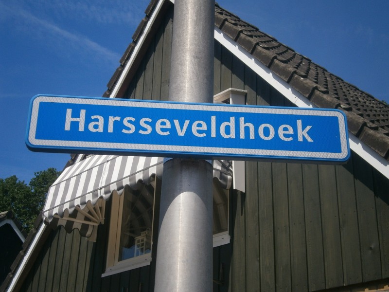 Harsseveldhoek straatnaambord (2).JPG