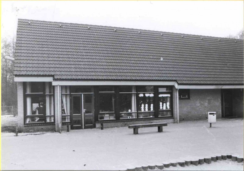 Dorpsstraat Nr. 104, nieuwe Lonnekerschool 1986.jpg