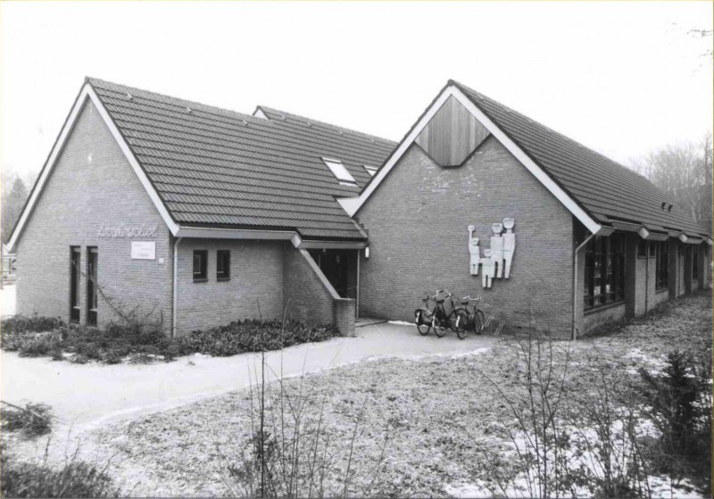 Dorpssstraat Nr. 104, nieuwe Lonnekerschool 1986.jpg