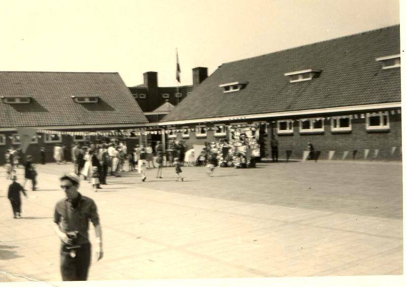 Bultsweg Petalozzi school schoolplein.jpg