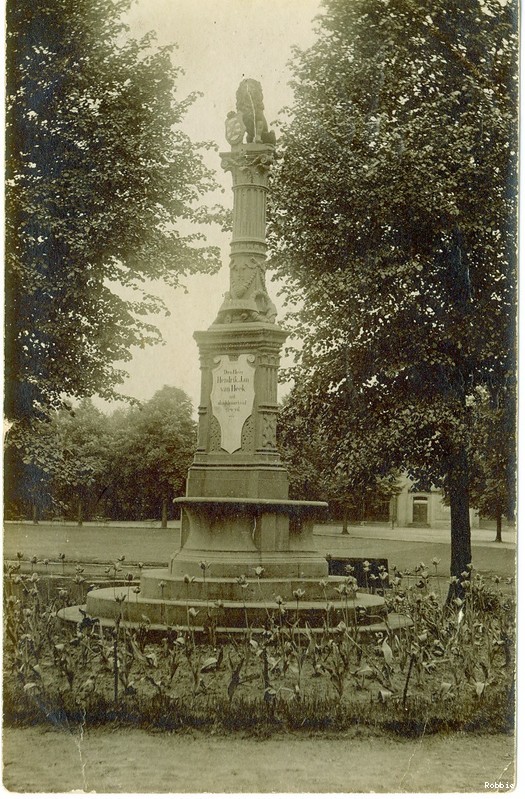 Volkspark Monument H.J. van Heek 4-3-1902.jpg