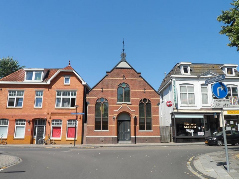 Lipperkerkstraat hoek Espoortstraat Apostolische Kerk.jpg