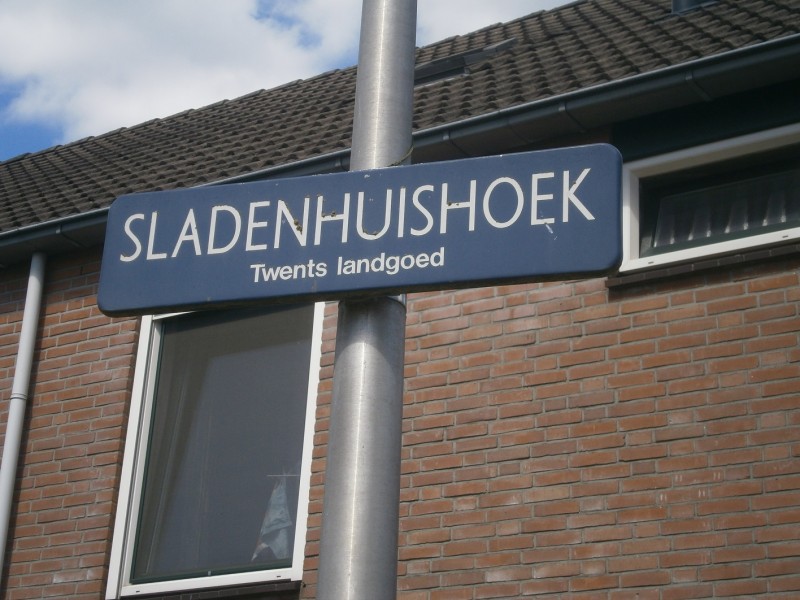 Sladenhuishoek straatnaambord (2).JPG