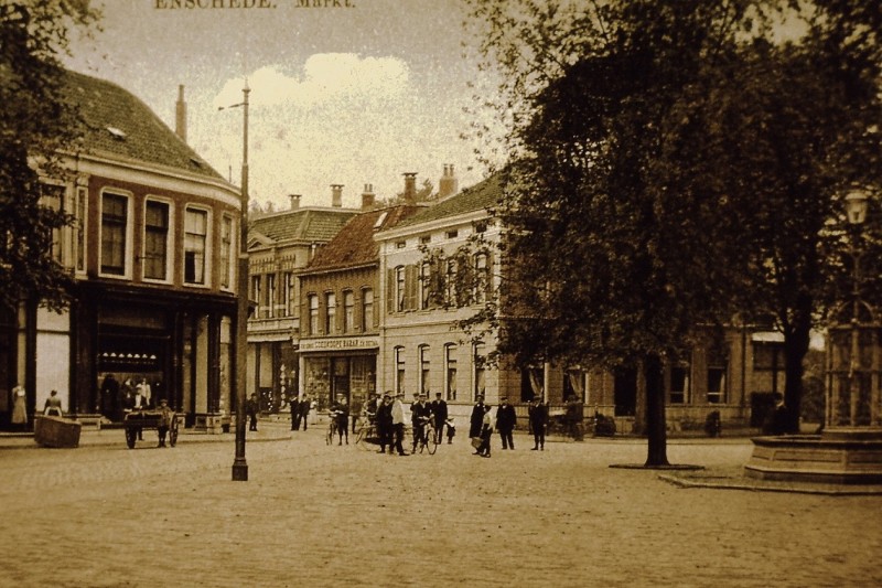 . Marktstraat 10 Goedkoope Bazar. Markt villa Cromhioff met fontein.JPG