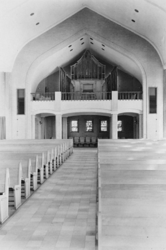 Dr J Wagenaarstraat 6 - Vredeskerk interieur 1963.jpg