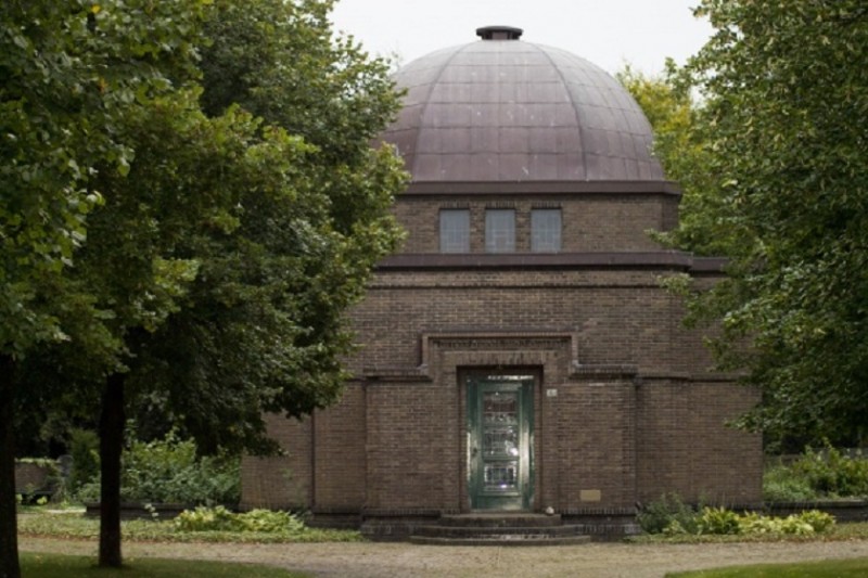 Noord Esmarkerrondweg 413 aula Joodse begraafplaats.jpg