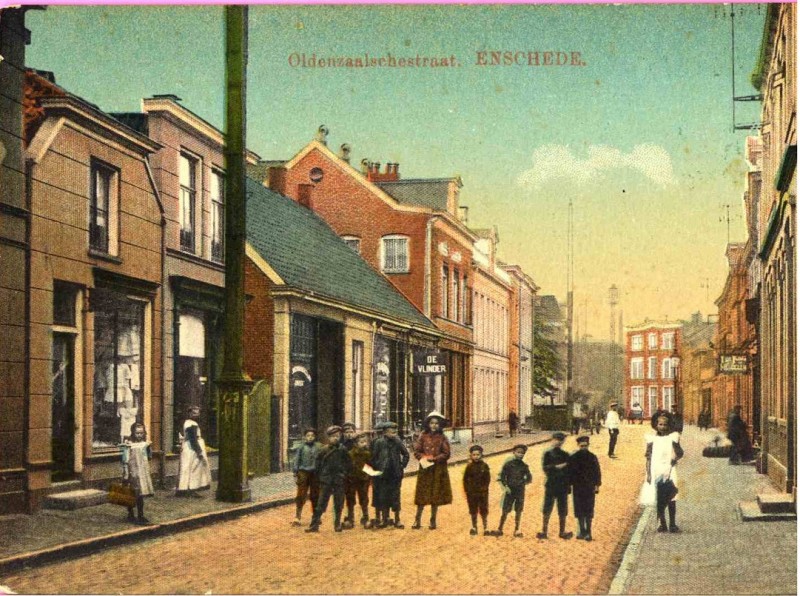 Oldenzaalsestraat 1905 Ter hoogte van het weeshuis, gezien richting Noorderhagen. De Vlinder.jpg
