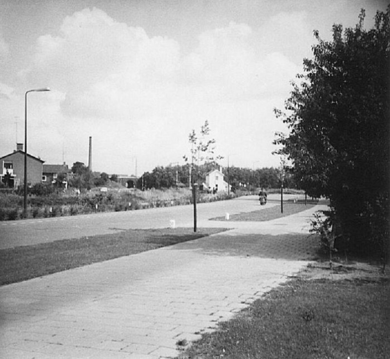 Parkweg 1963 met links bouwhuistunnel.jpg