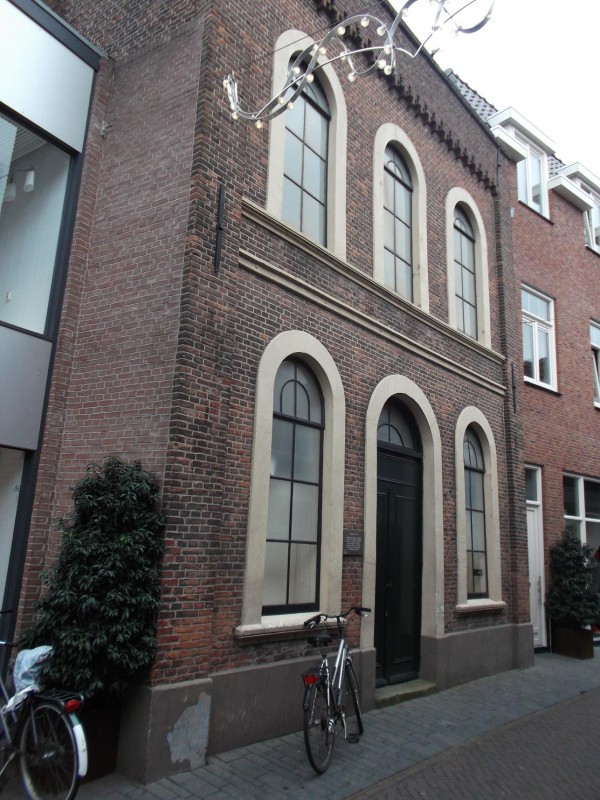 Stadsgravenstraat vroegere synagoge.JPG