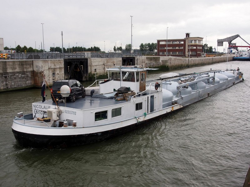 Nicolaije een schip geregistreerd in Enschede hier in de haven van Antwerpen.JPG
