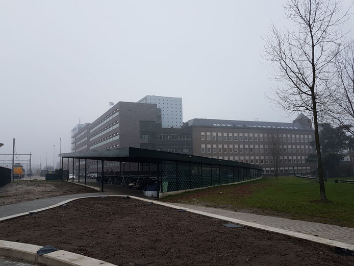 Parkeerdrukte fietsen bij station Enschede voorbij 1000 'nieuwe' plaatsen.jpg