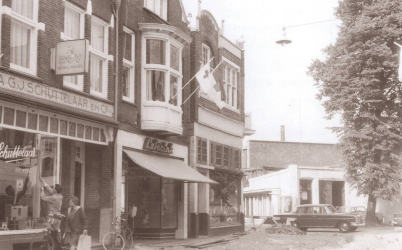 Burgemeesterstraat 15 Firma G.J. Schuttelaar Technische artikelen en winkel Leferink 1967.jpg