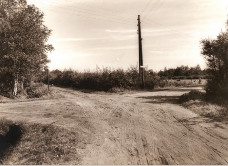 Vanekerweg (later Vanekerstraat), bij de kruising met de Deppenbroeksweg gezien in oostelijke richting.1960.jpg