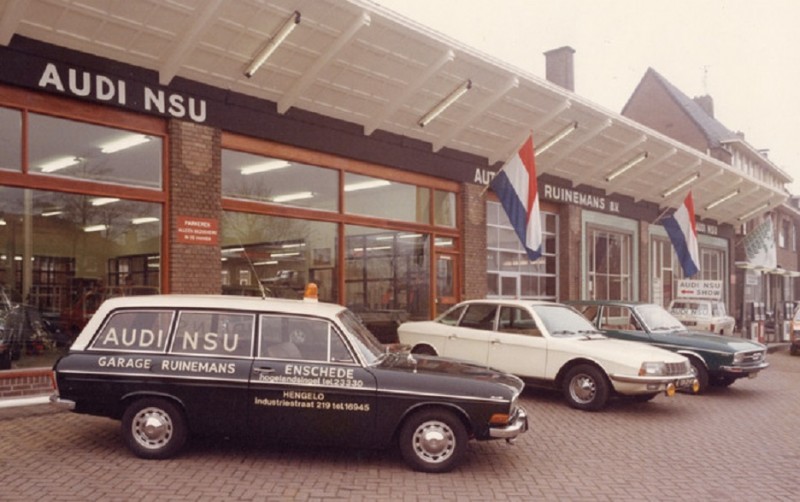 Hogelandsingel Garage Ruinemans in 1975, nu meubelzaak Mokana.jpg