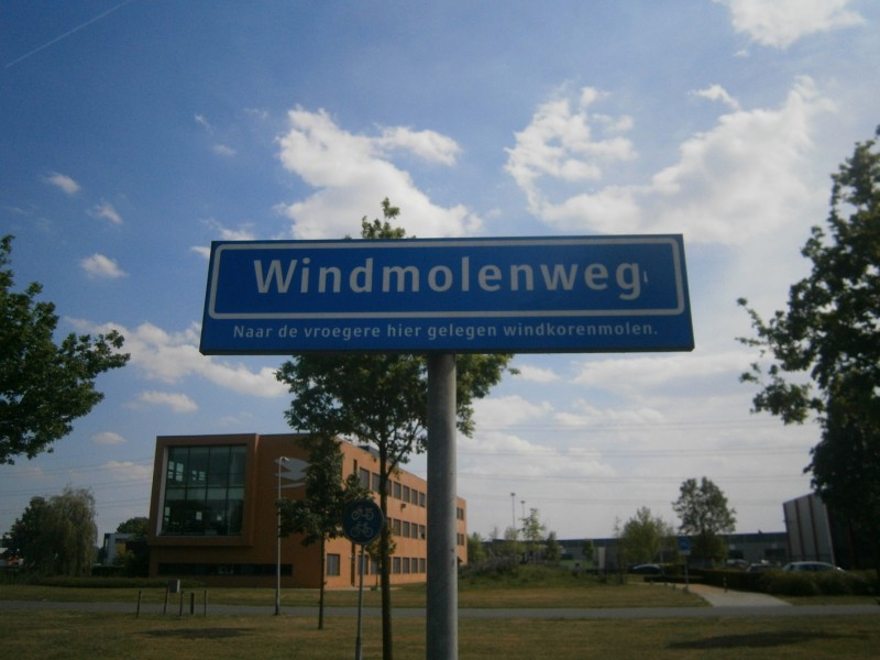 Windmolenweg straatnaambord (2).JPG