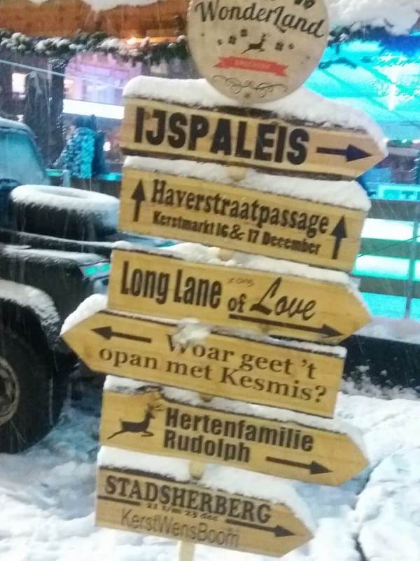 Oude Markt Winter Wonderland 10-12-2017 bij ijsbaan.jpg