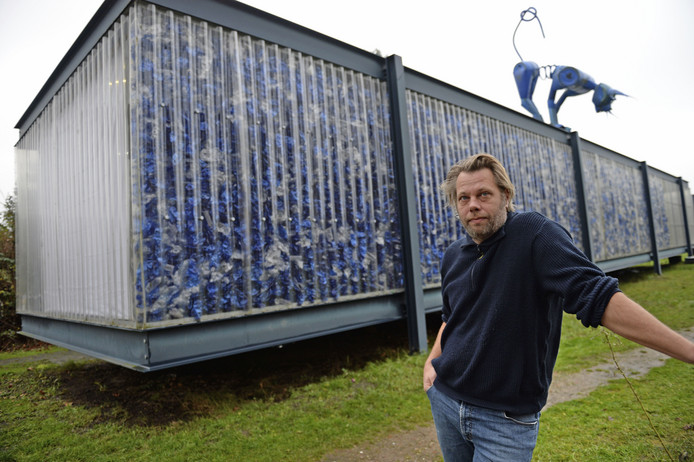 Paviljoen van tienduizenden petflessen verhuist van Enschede naar Hengelo.jpg