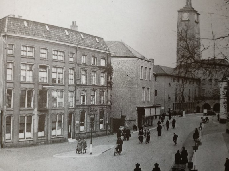 Van Loenshof met links pakhuis van Jannink..jpg