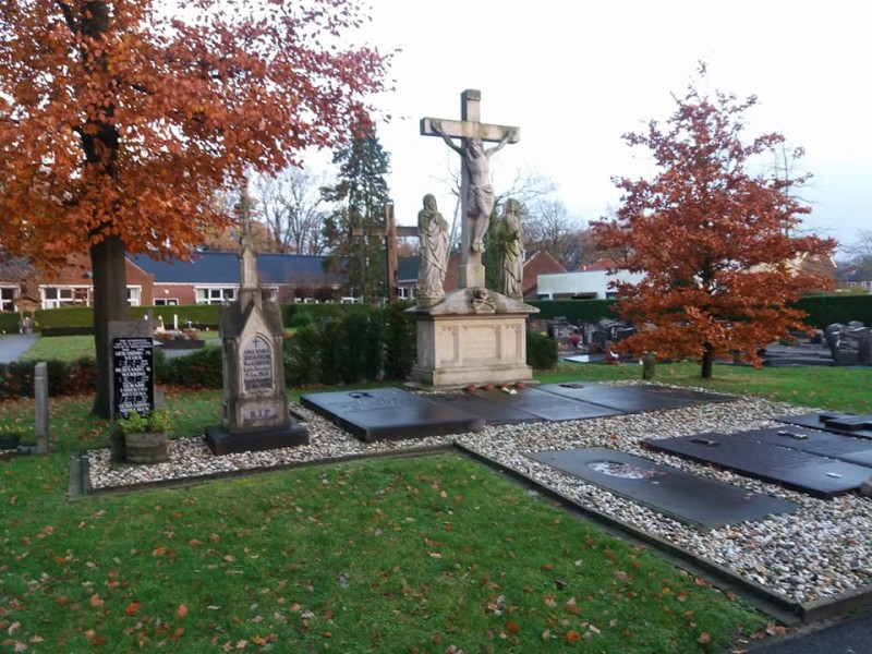 Dorpsstraat Scholten Reimerstraat Lonneker Calvariegroep begraafplaats RK Kerk .jpg