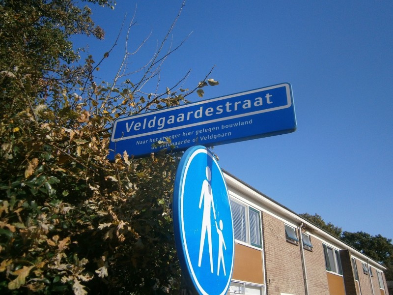 Veldgaardestraat straatnaambord.JPG