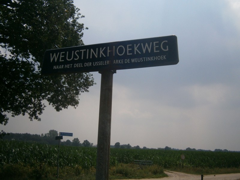 Weustinkhoekweg straatnaambord (2).JPG