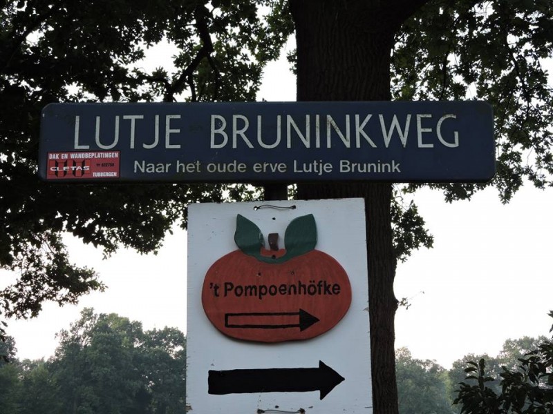 Lutje Bruninkweg straatnaambord.jpg