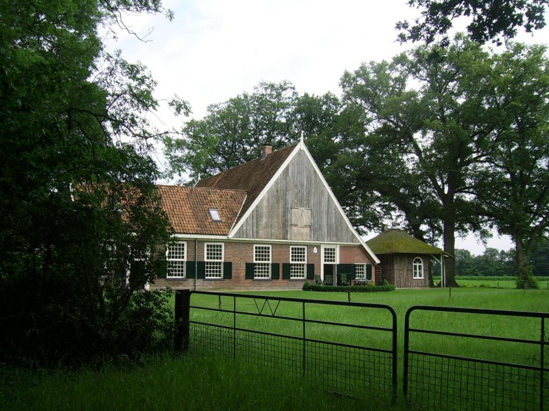 berenbroeksweg 38-40 boerderij met tuinhuisje.jpg