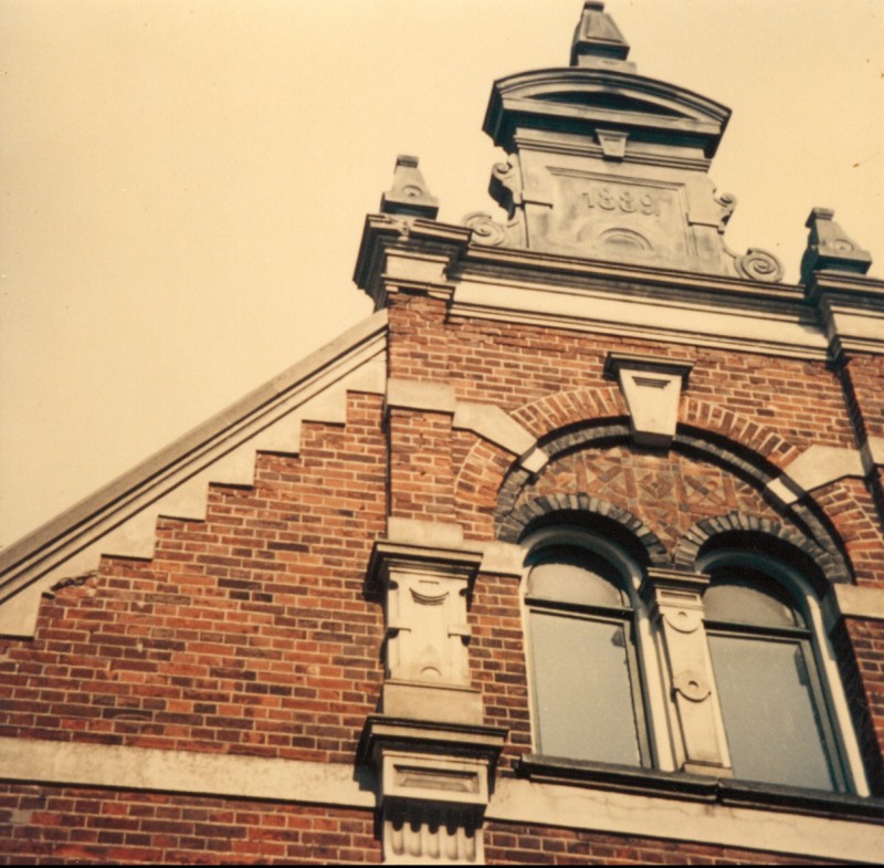 Walstraat 10 rijksmonument 1970 datering op gevel 1889.jpg