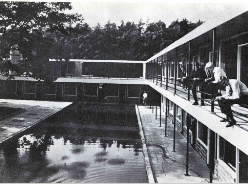 Matenweg 1968 Campus Technische Hogeschool Twente ( T.H.T. ). Zicht op studentenkamers op de campus.jpg