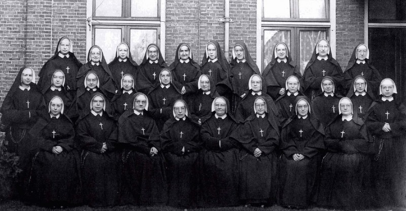 Noorderhagen In het Larinksticht woonden in de tweede helft van de jaren dertig 29 nonnen , Het erendeel was kleuterleidster.jpg
