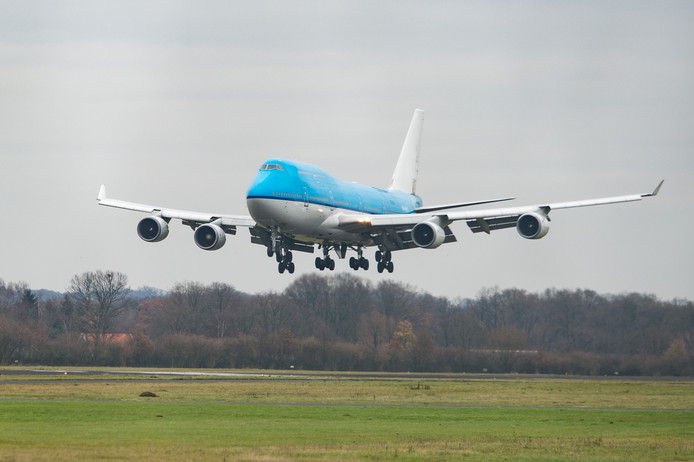 Weer Boeing voor sloop naar Twente.jpg