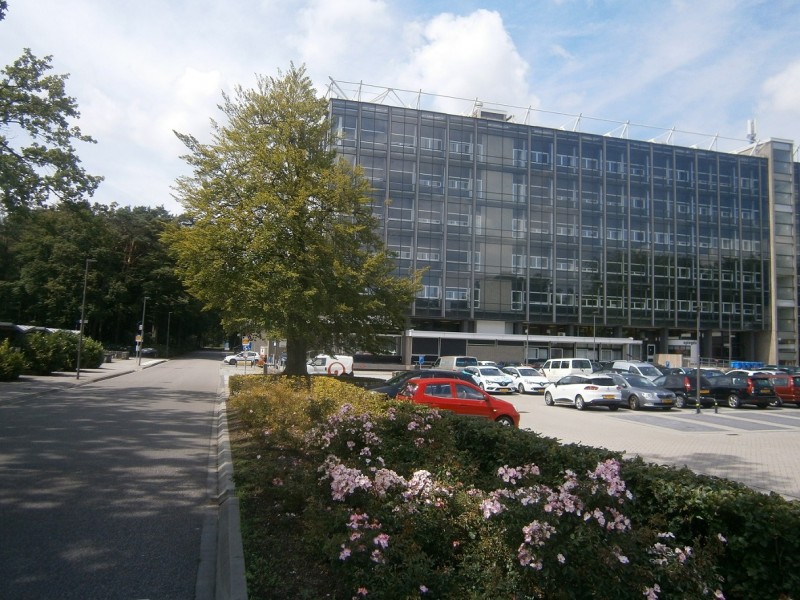 Drienerbeeklaan hoofdingang Universiteit Twente.JPG