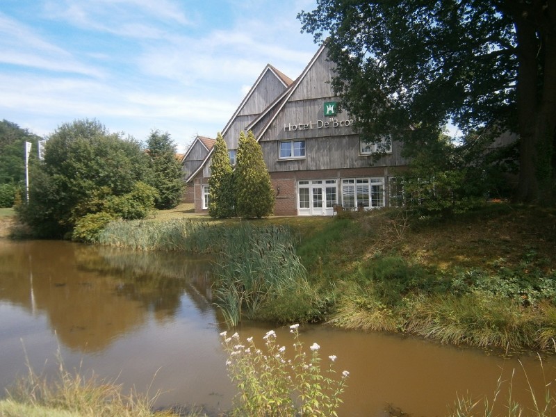 Capitool achterkant Hotel De Broeierd.JPG