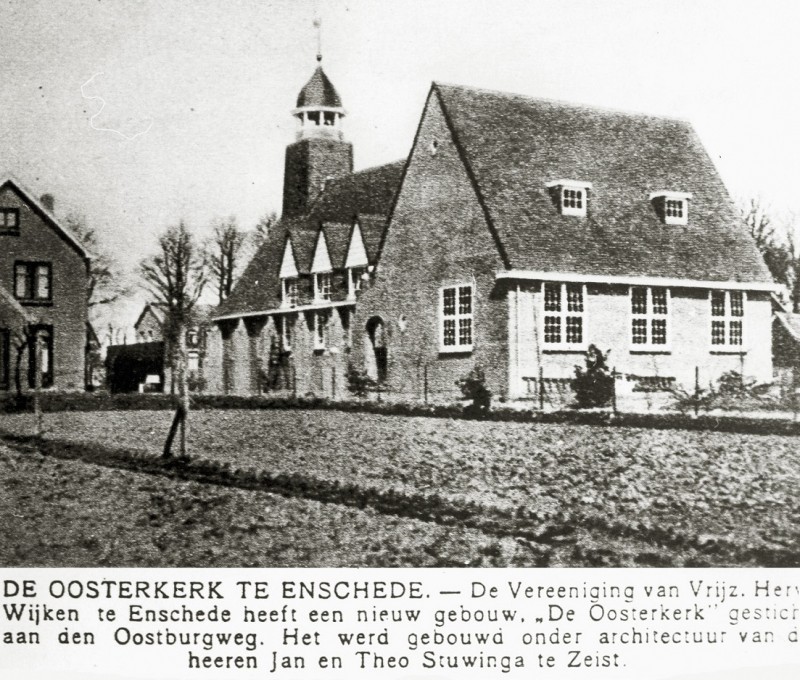 Oostburgweg De Oosterkerk te Enschede vanaf de achterkant. De vereeniging van Vrijz.Herv.Wijken in Enschede heeft een nieuw gebouw. Het werd gebouwd onder archietectuur van de heeren Jan en Theo Stuwinga te Zeist..jpg