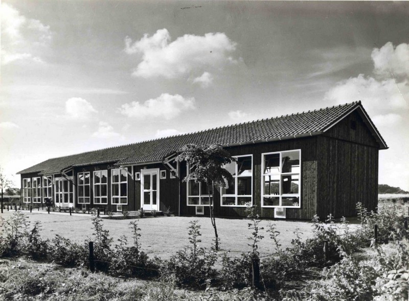 Weth. Nijhuisstraat Eerste dépendance in noodlokaal van de Prins Willemschool voor C.V.O. 1955.jpg