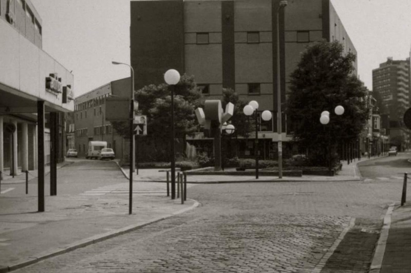 Korte Haaksbergerstraat hoek Marktstraat kunstwerk Trommelslager.jpg