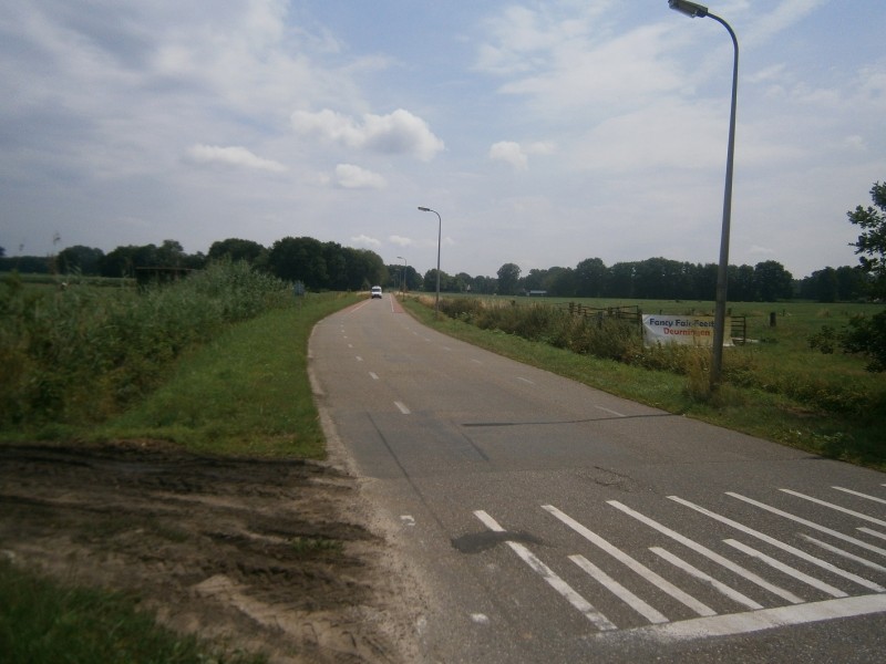 Vliegveldweg richting dorp Lonneker.JPG