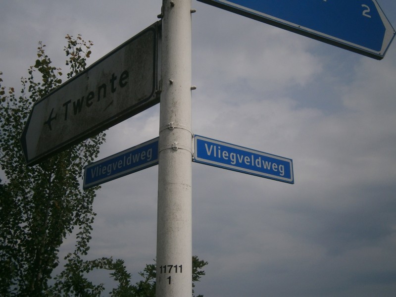 Vliegveldweg straatnaambord.JPG