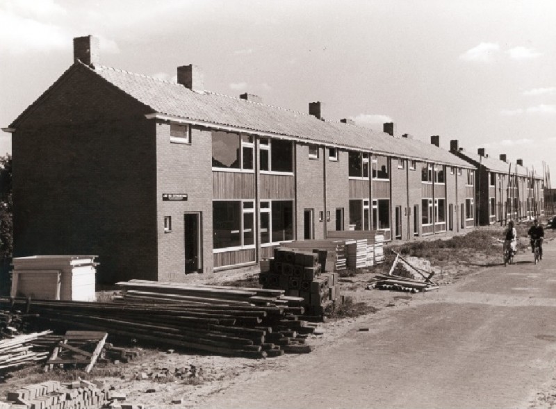 Jan van Zutphenstraat Eengezinswoningen in aanbouw 1962.jpg