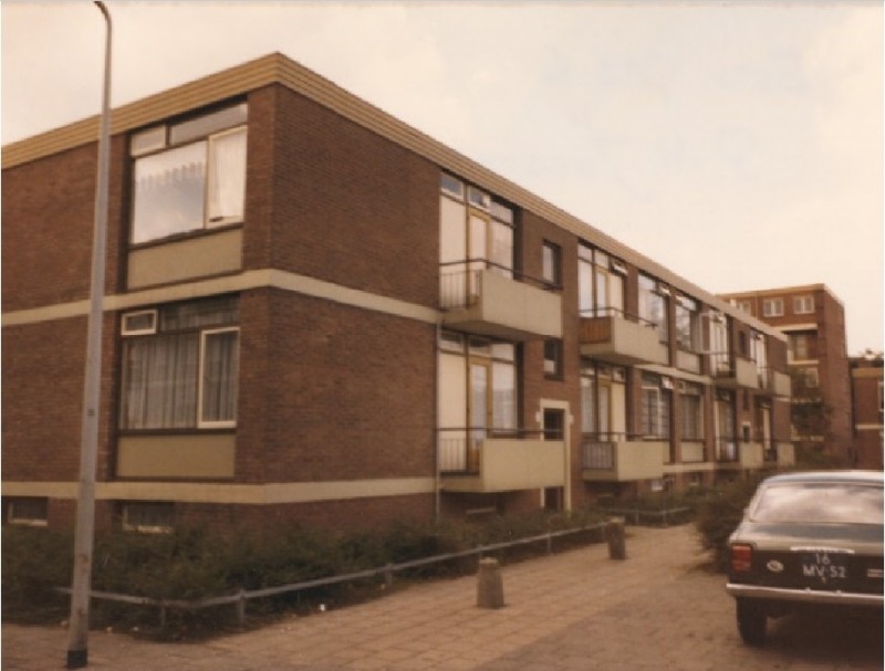 S.M. Joostenstrasat 1980 Voorzijde Flatwoningen.jpg