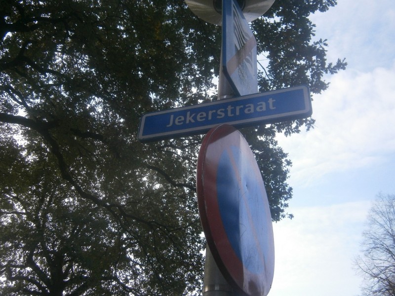 Jekerstraat straatnaambord.JPG